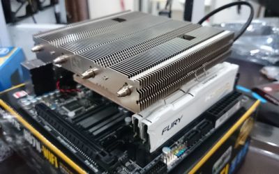 Στη συνέχεια, εγκαταστήστε τη μνήμη RAM και την ψύκτρα CPU